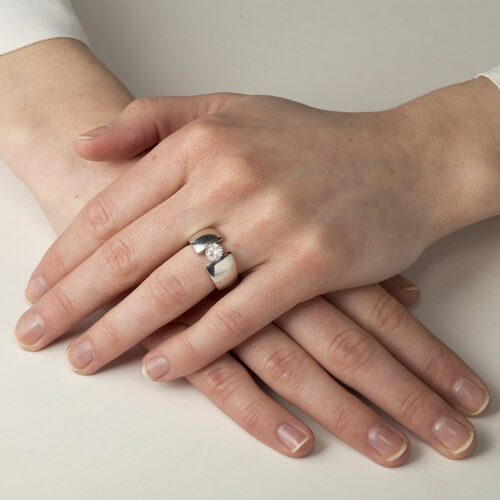Captive solitaire diamant et or