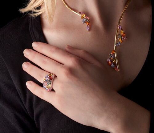 Apsara bague or et saphirs de couleurs De Gralie