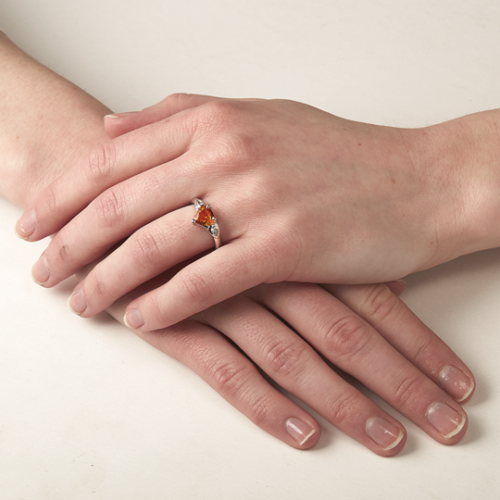 Cupidon bague or diamants et saphir orange