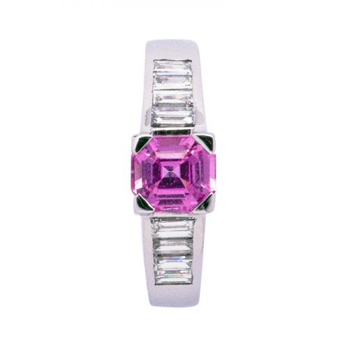 Divergence bague or saphir rose et baguettes diamants De Gralie dessus