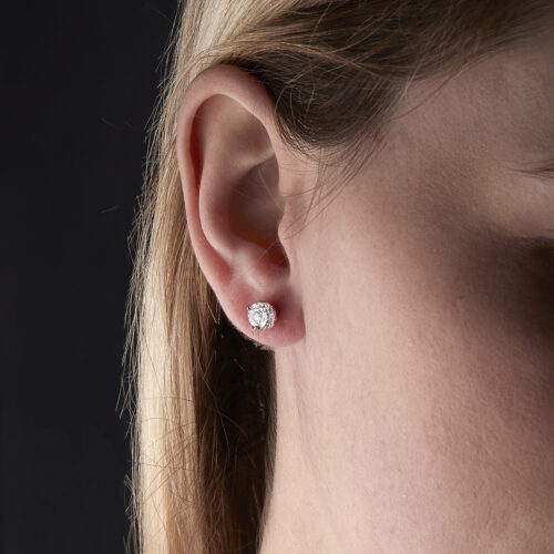 Ré boucles d'oreilles or diamants portée De Gralie