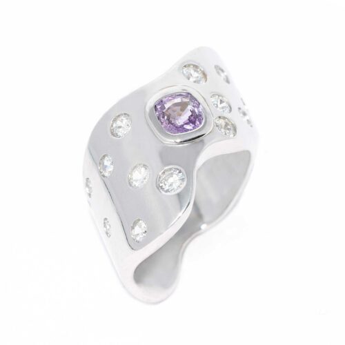 bague large en or avec saphir et diamants sertis masse