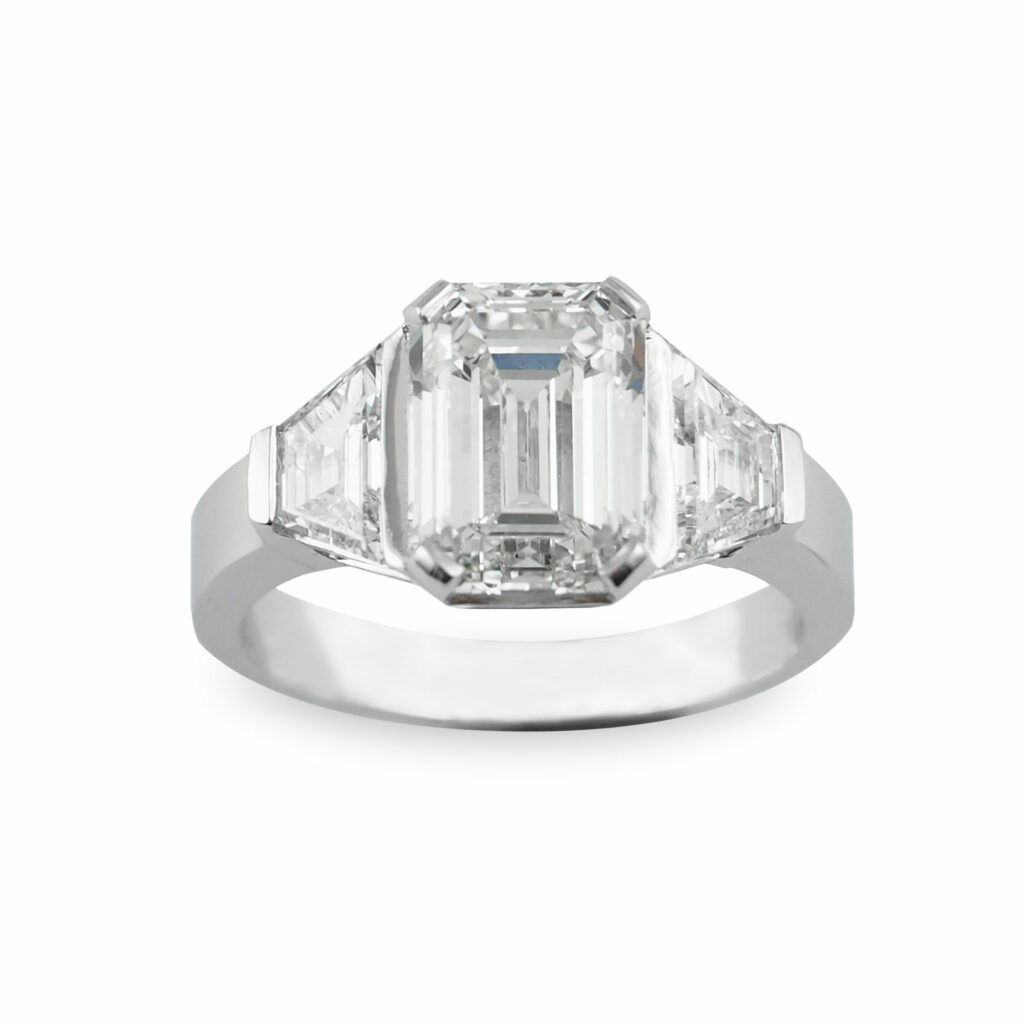 solitaire en or avec gros diamant rectangulaire